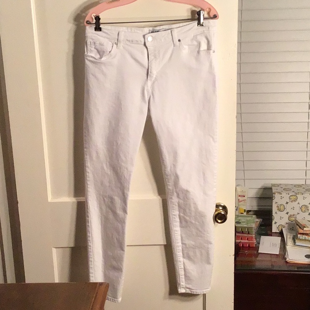 White denim jeans.